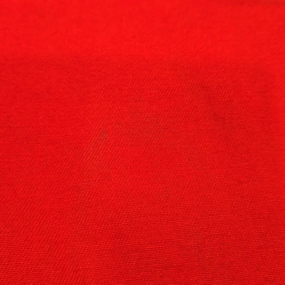 CRATE & BARREL RED APRON. UNISEX.